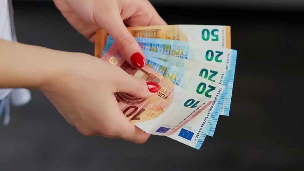 Virements peu de Français le savent mais il est purement interdit de faire des transferts entre vos comptes, les comptes concernés